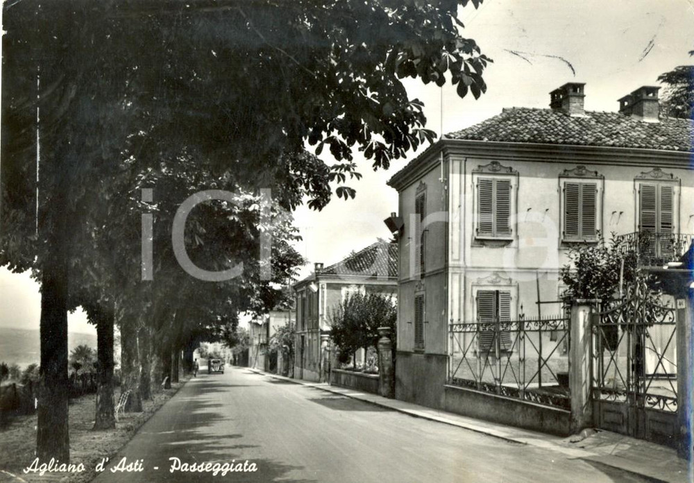 Cartolina originale da collezione 1950 ca AGLIANO TERME AT Passeggiata in paese Cartolina animata FG VG 1