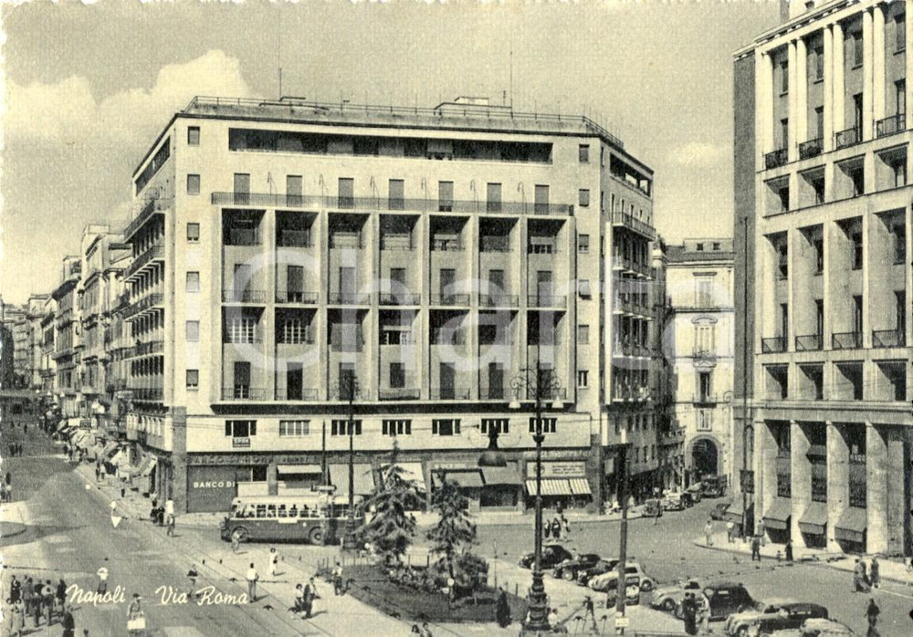 Cartolina originale da collezione 1950 NAPOLI Scorcio di VIA ROMA con passanti e autobus Cartolina animata FG VG 1
