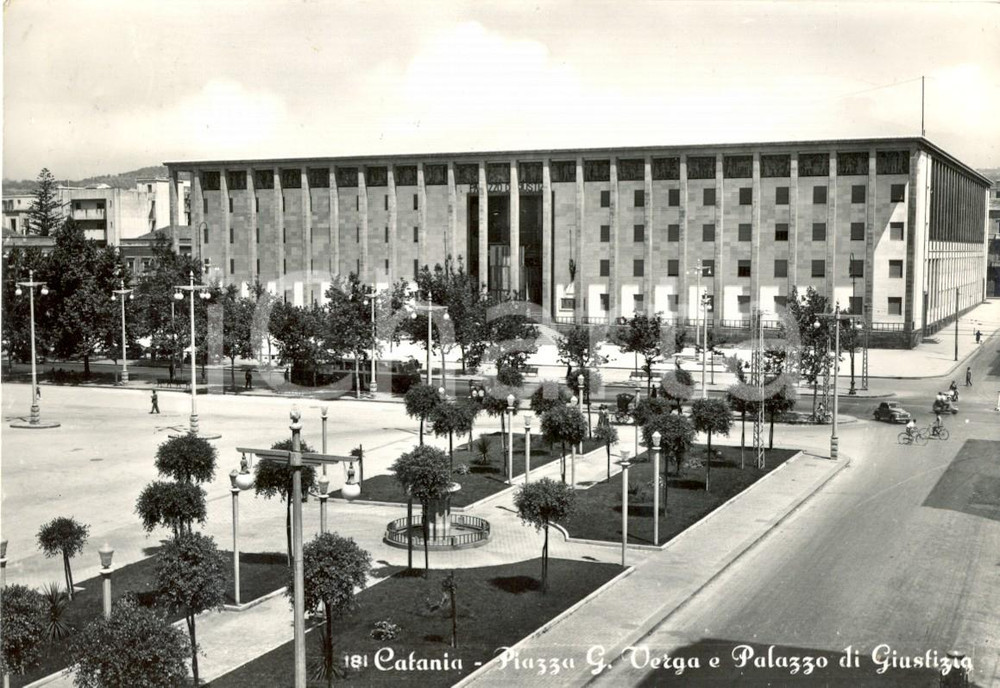 Cartolina originale da collezione 1957 CATANIA Piazza Giovanni VERGA e Palazzo di GIUSTIZIA Cartolina FG VG 1