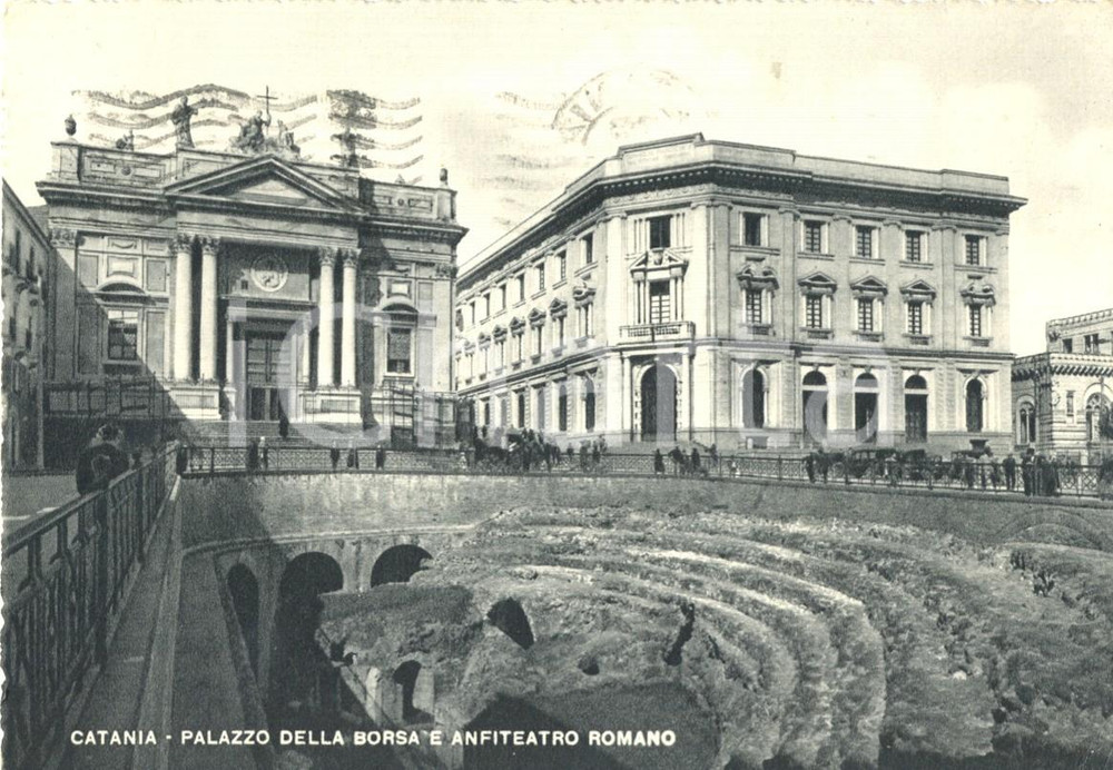 Cartolina originale da collezione 1952 CATANIA Veduta del PALAZZO DELLA BORSA e dell'anfiteatro romano *FG VG 1