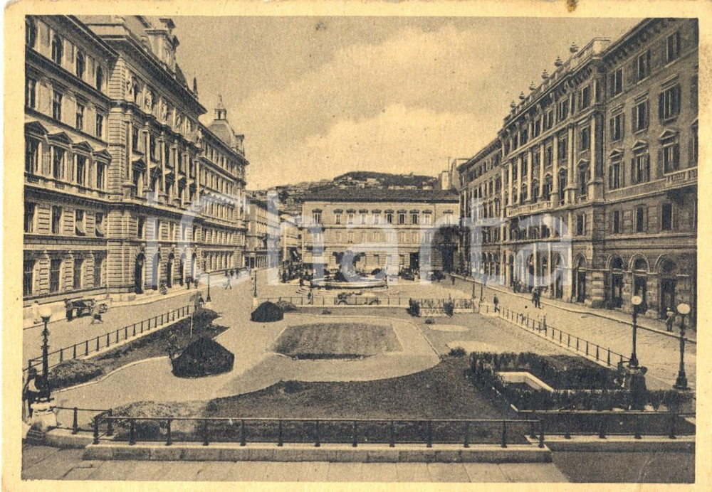 Cartolina originale da collezione 1940 ca TRIESTE Veduta di PIAZZA VITTORIO VENETO *Cartolina postale FG NV 1