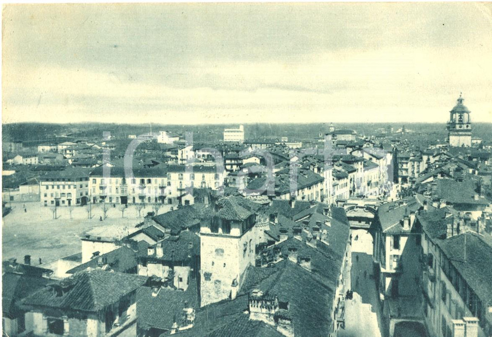 Cartolina originale da collezione 1951 SAVIGLIANO (CN) Panorama del paese con Torre Civica *Cartolina FG VG 1