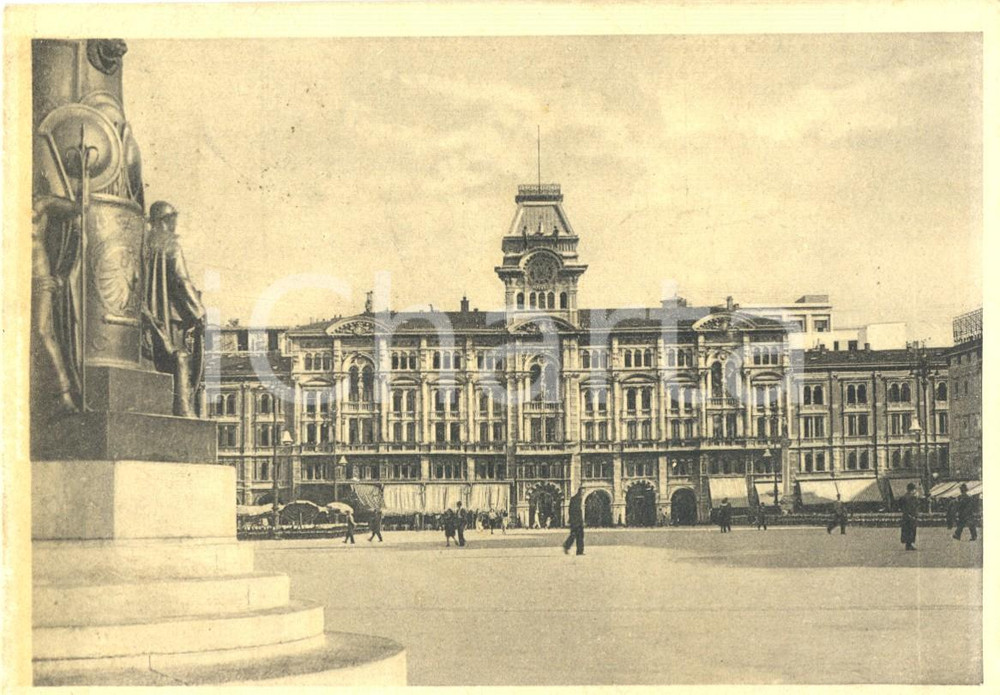 Cartolina originale da collezione 1947 TRIESTE Veduta di PIAZZA UNITA  con il MUNICIPIO Cartolina postale FG VG 1
