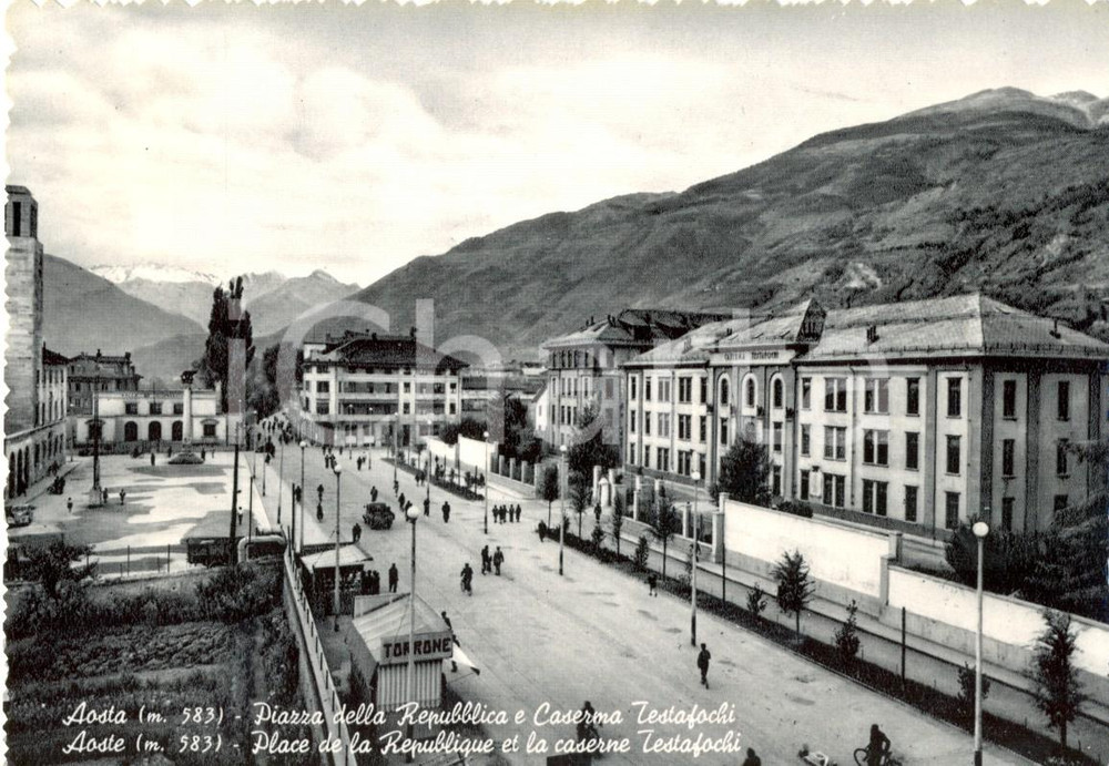 Cartolina originale da collezione 1950 ca AOSTA Caserma TESTAFOCHI in Piazza della REPUBBLICA *Cartolina FG NV 1