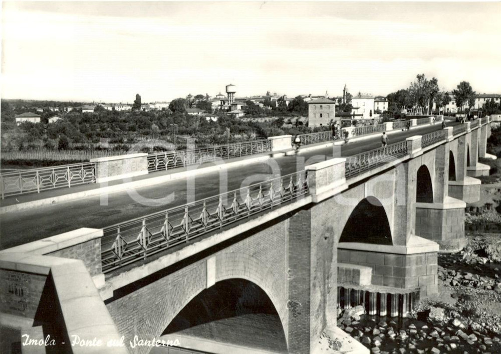 Cartolina originale da collezione 1950 ca IMOLA BO Passanti sul PONTE SUL SANTERNO Cartolina postale FG NV 1