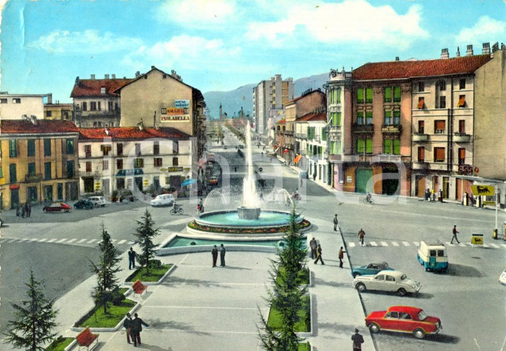 Cartolina originale da collezione 1960 ca ALBA CN Piazza SAVONA con distributore AGIP Cartolina VITAGE FG VG 1