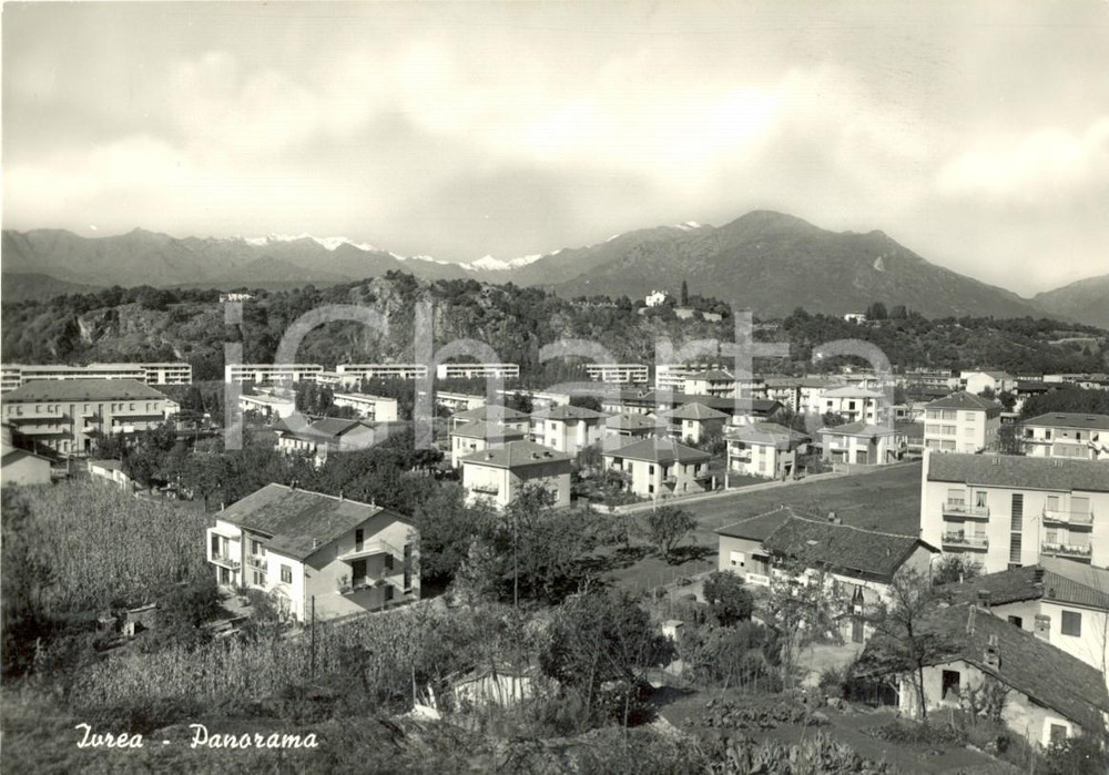Cartolina originale da collezione 1950 ca IVREA TO Panorama del paese e delle montagne Cartolina postale FG NV 1