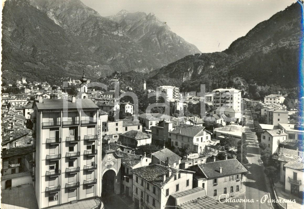 Cartolina originale da collezione 1970 CHIAVENNA (SO) Panorama del paese con hotel *Cartolina postale FG VG 1