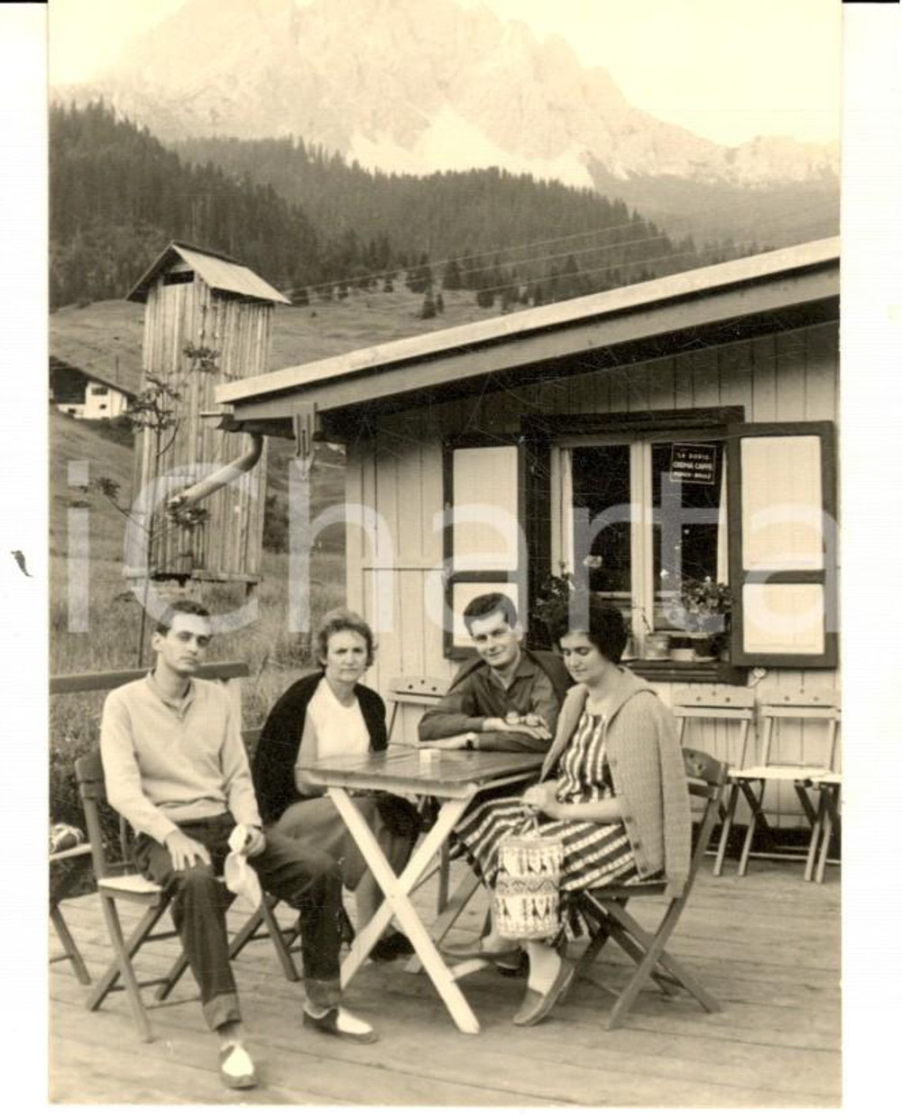 Fotografia d epoca originale 1956 DOLOMITI / Gruppo del CRISTALLO Turisti al Rifugio CRISTALLO Foto 8x12 1