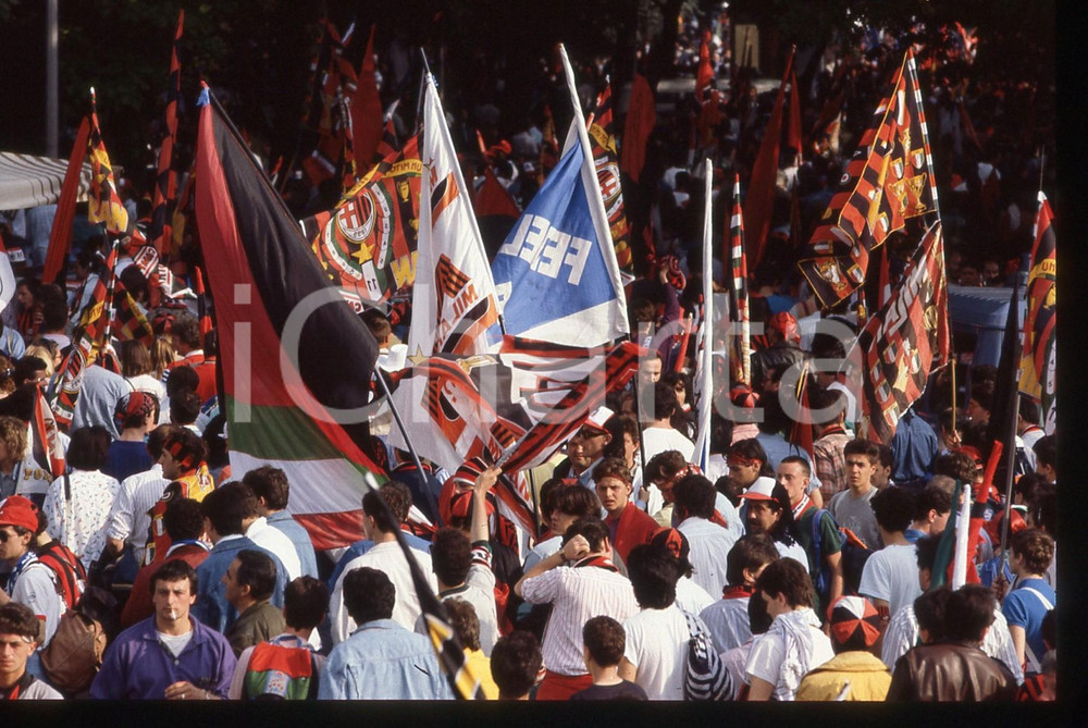 35mm vintage slide* 1988 COMO Tifosi AC MILAN in festa dopo conquista scudetto 6