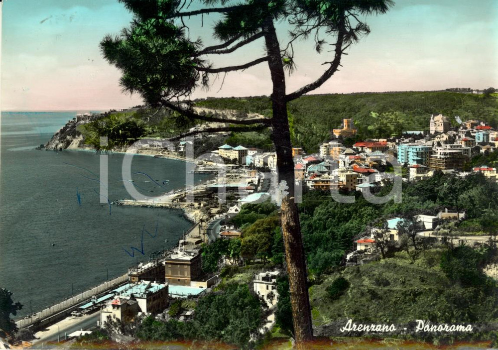 Cartolina originale da collezione 1958 ARENZANO GE Veduta panoramica paese e spiaggia Cartolina postale FG VG 1