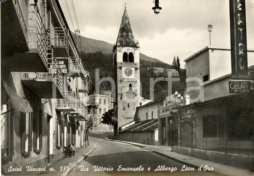 Cartolina originale da collezione 1954 SAINT-VINCENT (AO) Via VITTORIO MANUELE con Albergo LEON D'ORO *FG VG 1