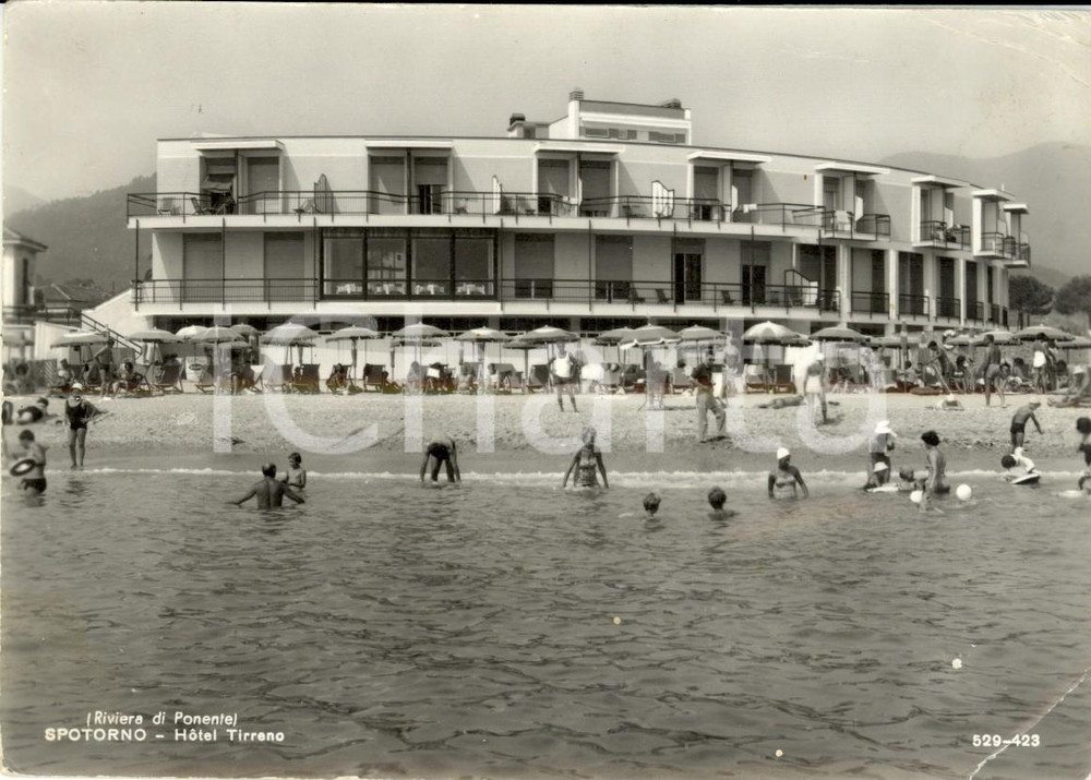 Cartolina originale da collezione 1969 SPOTORNO (SV) Bagnanti in spiaggia davanti all'Hotel TIRRENO *DANNEGGIATA 1