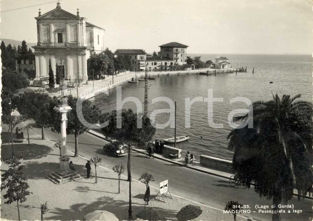 Cartolina originale da collezione 1952 TOSCOLANO MADERNO BS Passeggiata sul lungolago ANIMATA con barche FG VG 1