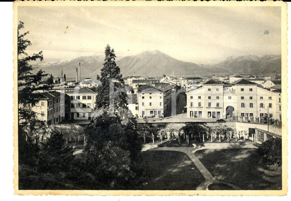 Cartolina originale da collezione 1950 THIENE (VI) Veduta con piazza Cesare BATTISTI *Cartolina postale FG VG 1