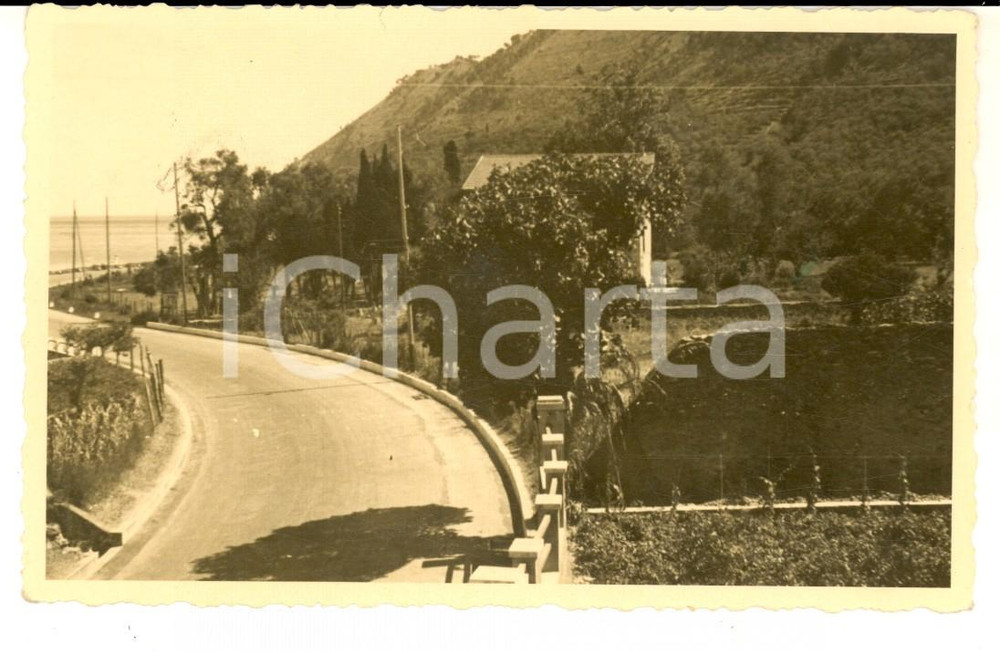 Fotografia d epoca originale 1943 LAIGUEGLIA SV Veduta con strada costiera Foto cartolina FP VG 1