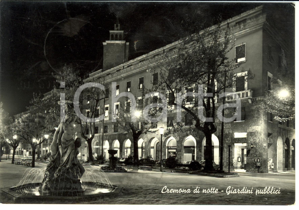 Cartolina originale da collezione 1961 CREMONA Visione Giardini Pubblici di notte Cartolina postale FG VG 1
