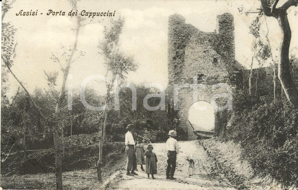 Cartolina originale da collezione 1920 ca ASSISI (PG) Bambini davanti a Porta dei CAPPUCCINI *Cartolina postale FP 1