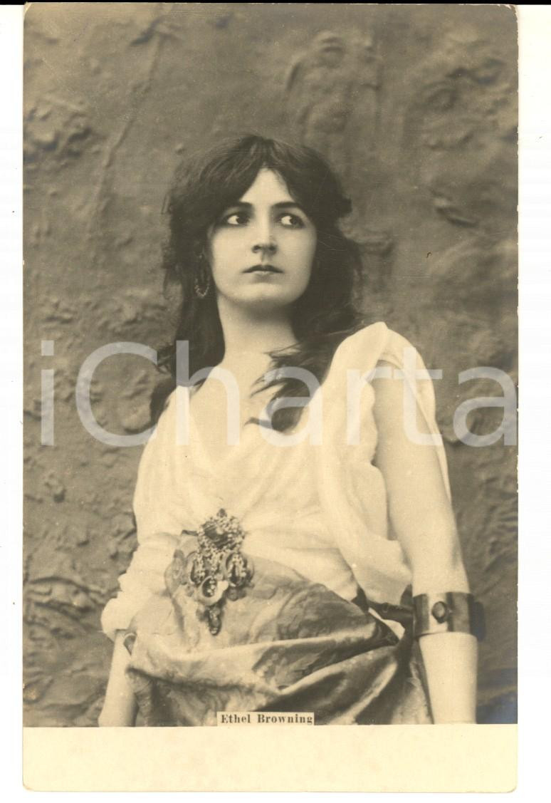 Cartolina originale da collezione 1920 ca Ethel BROWNING in historical costume Actress vintage postcard FP NV 1