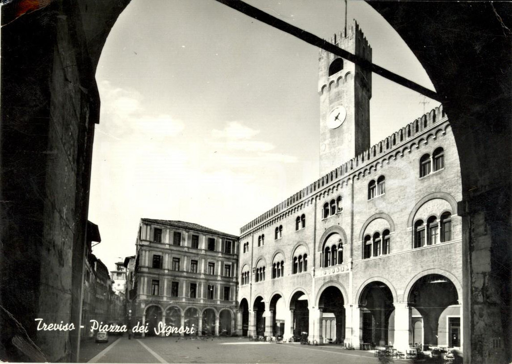 Cartolina originale da collezione 1961 TREVISO Veduta Piazza dei SIGNORI con torre dell'orologio *Cartolina FG VG 1