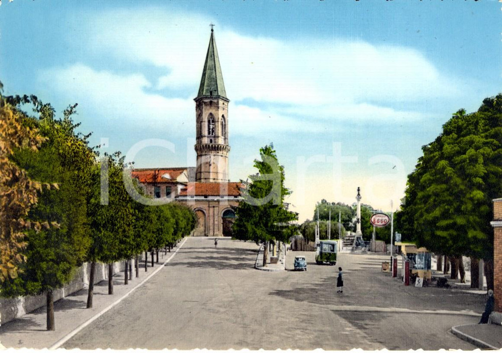 Cartolina originale da collezione 1959 PERUGIA Chiesa di SAN PIETRO con distributore ESSO Cartolina ANIMATA FG VG 1