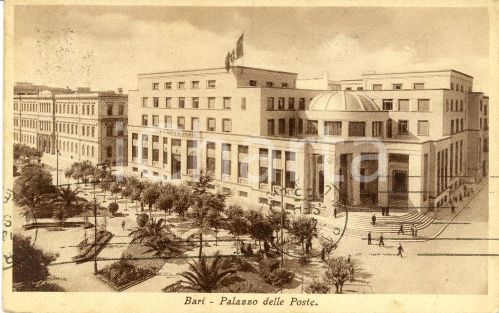 Cartolina originale da collezione 1935 BARI Veduta del Palazzo delle Poste con giardini Cartolina ANIMATA FP VG 1