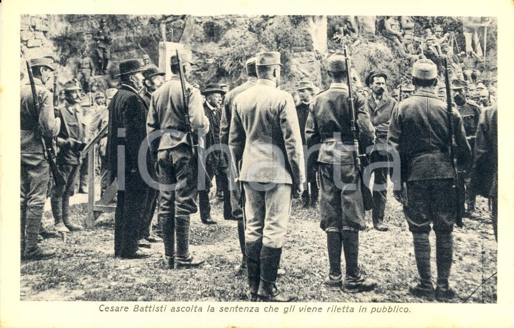 Cartolina originale da collezione 1930 ca CESARE BATTISTI ascolta la sentenza letta in pubblico *Cartolina FP NV 1