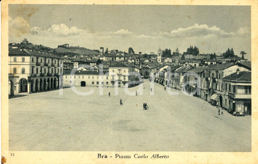 Cartolina originale da collezione 1944 BRA (CN) Veduta di piazza CARLO ALBERTO con passanti *Cartolina FP VG 1