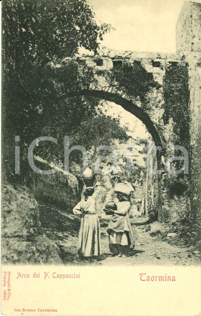 Cartolina originale da collezione 1900 ca TAORMINA (ME) Donne con anfore sotto l'Arco dei CAPPUCCINI *Cartolina NV 1