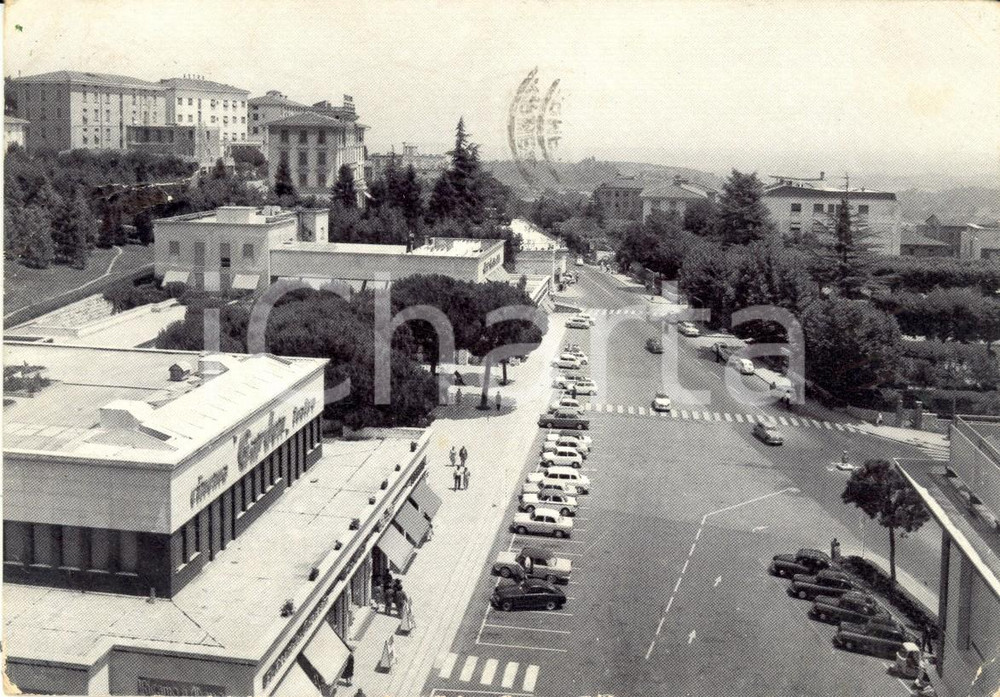 Cartolina originale da collezione 1962 CHIANCIANO TERME SI Auto parcheggiate in Piazza ITALIA Cartolina FG VG 1