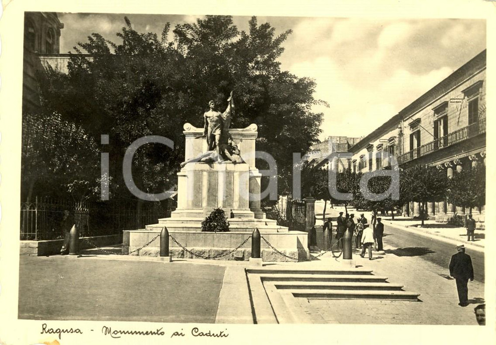 Cartolina originale da collezione 1938 RAGUSA Veduta del Monumento ai Caduti *Cartolina ANIMATA FG VG 1