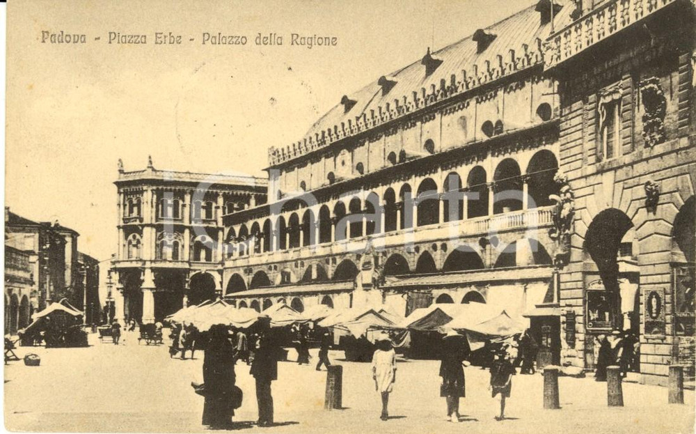 Cartolina originale da collezione 1925 PADOVA Palazzo della RAGIONE in Piazza delle ERBE Cartolina ANIMATA FP VG 1