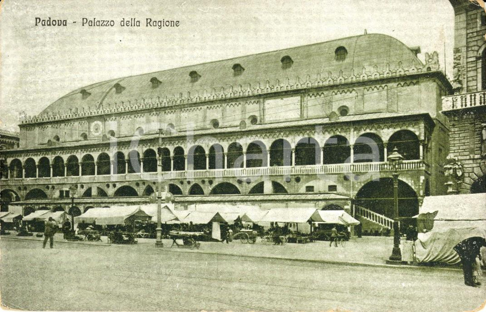 Cartolina originale da collezione 1925 PADOVA Palazzo della RAGIONE con bancarelle del mercato Cartolina FP NV 1