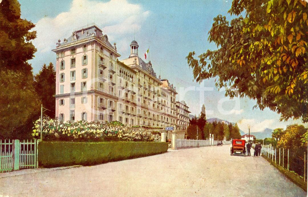 Cartolina originale da collezione 1915 ca STRESA (VB) Hotel DES ILES BORROMEE  *Cartolina ANIMATA con auto FP NV 1