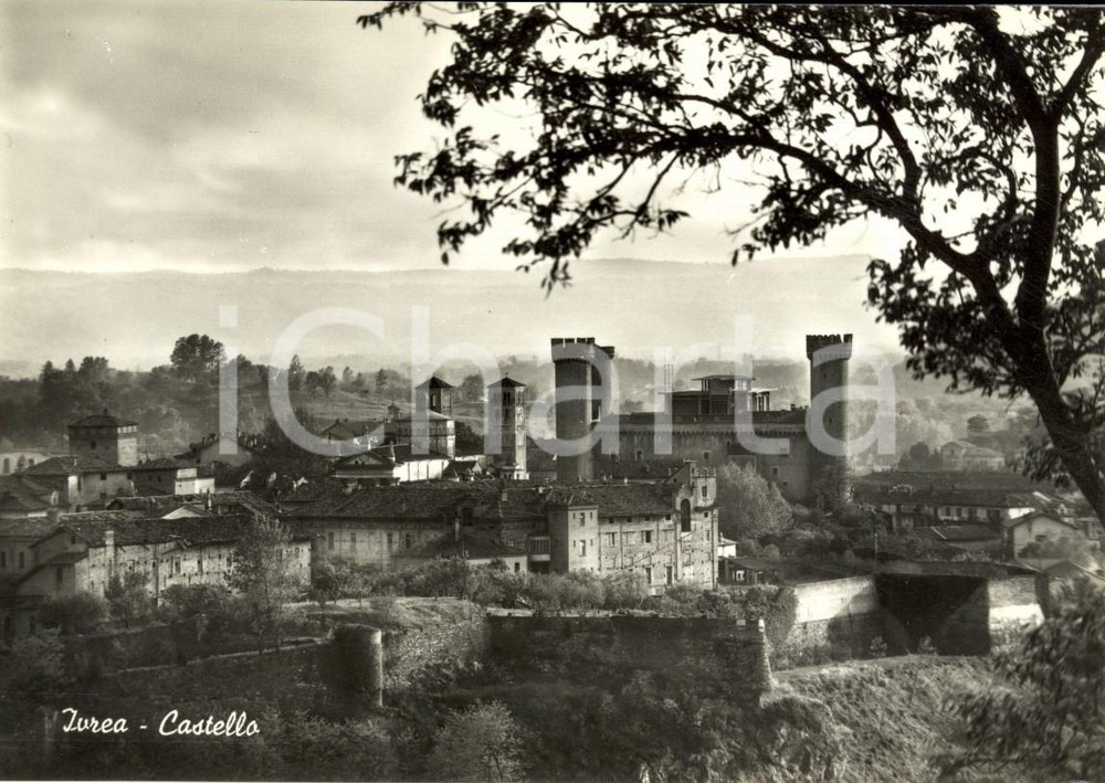 Cartolina originale da collezione 1960 ca IVREA (TO) Veduta del paese con castello *Cartolina postale FG NV 1