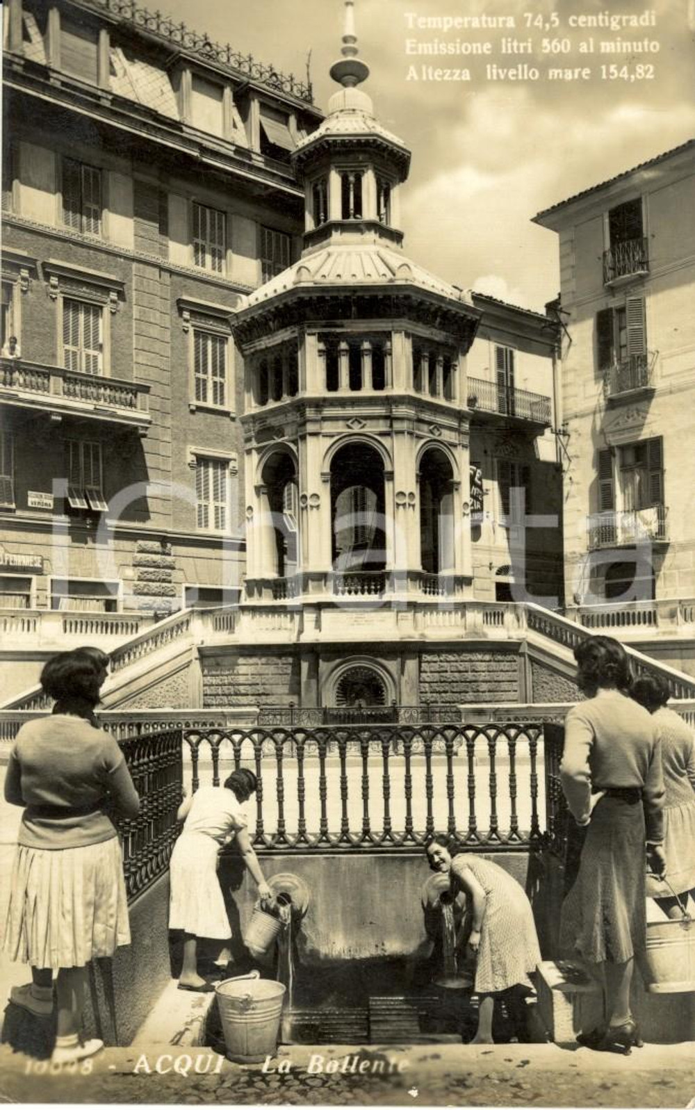 Cartolina originale da collezione 1934 ACQUI TERME (AL) Donne attingono acqua dalla BOLLENTE *Cartolina VG 1