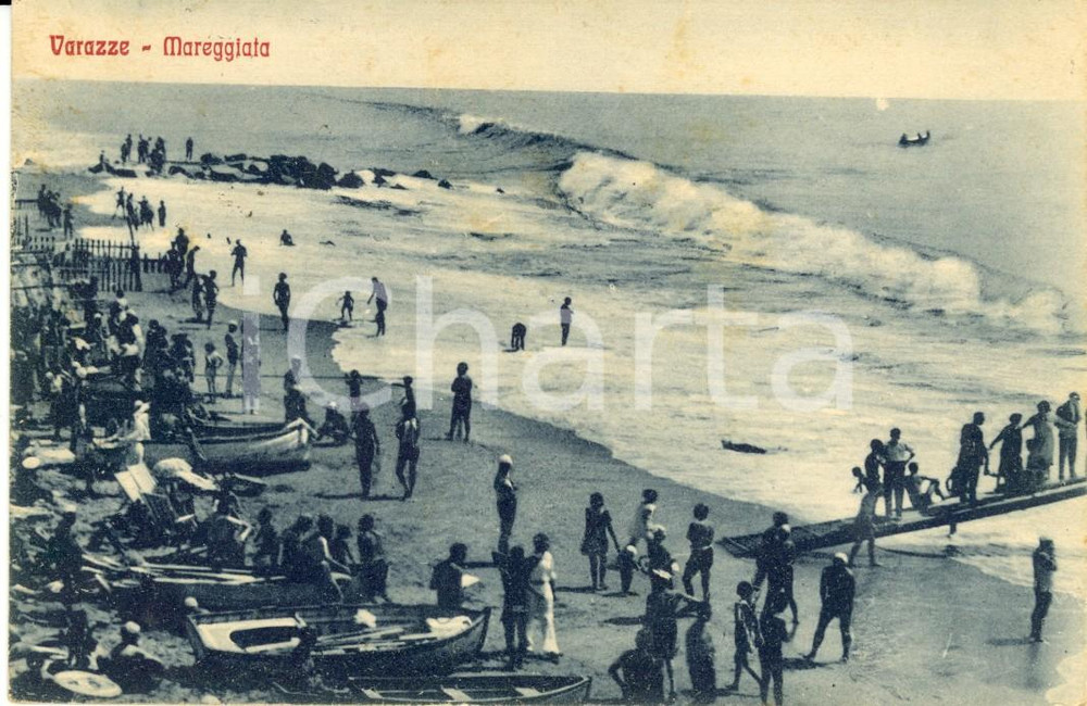 Cartolina originale da collezione 1932 VARAZZE SV Bagnanti sulla spiaggia durante mareggiata Cartolina FP VG 1