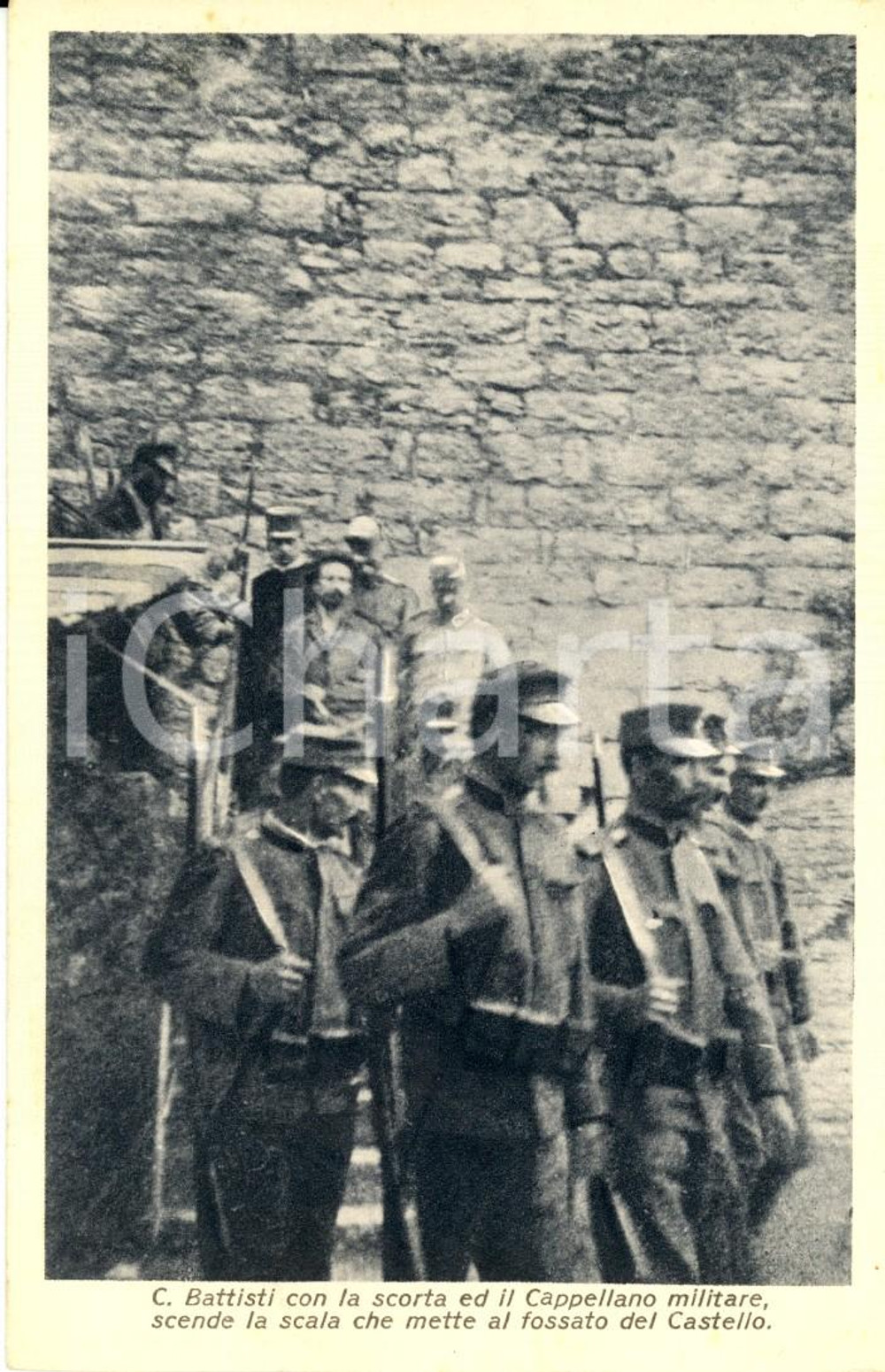 Cartolina originale da collezione 1930 ca CESARE BATTISTI con scorta al Castello BUONCONSIGLIO *Cartolina FP NV 1