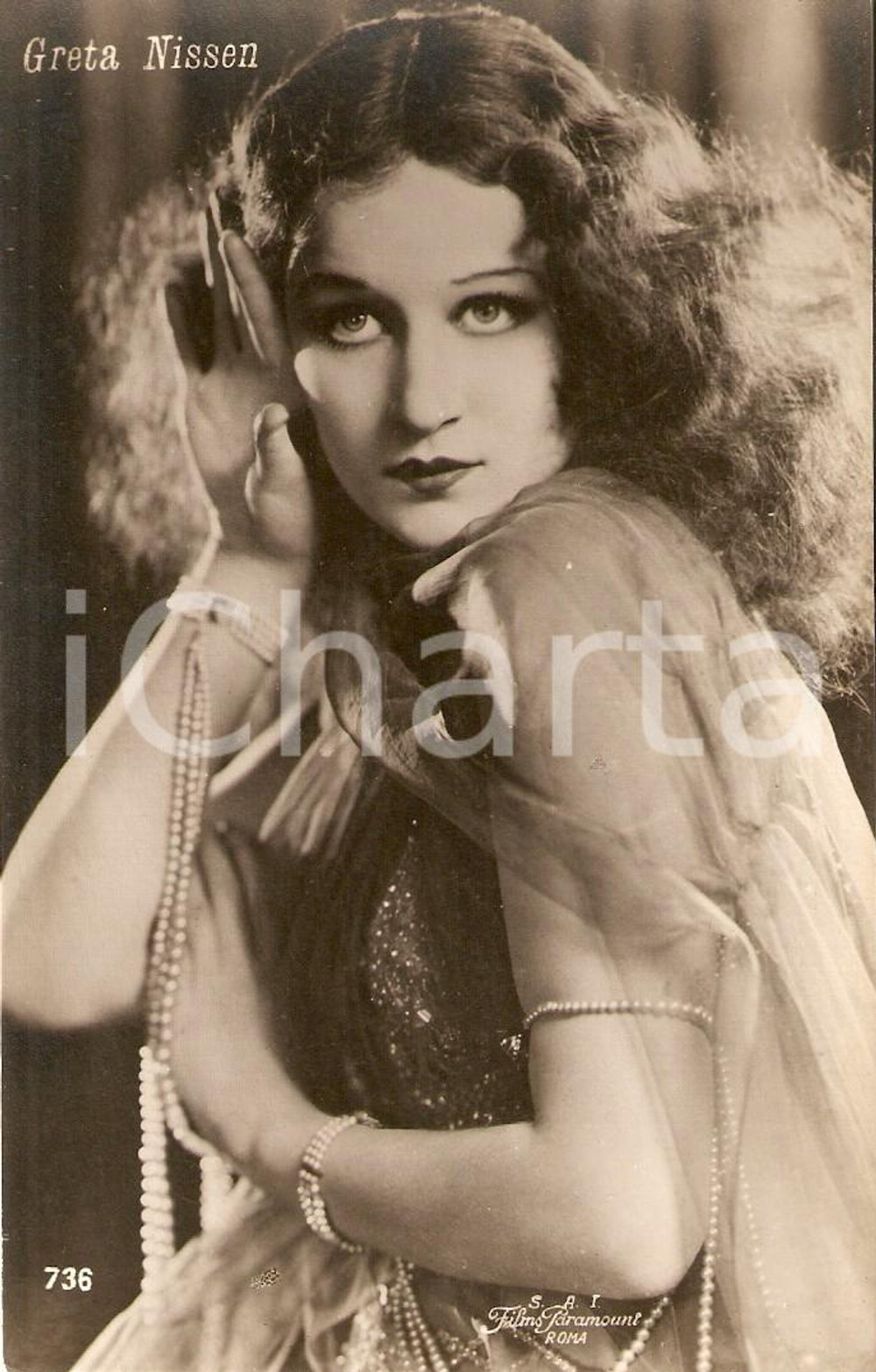 Cartolina originale da collezione 1930 ca CINEMA Actress Greta NISSEN wears pearl bracelets *Cartolina FP NV 1