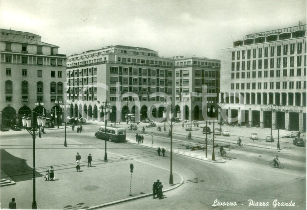 Cartolina originale da collezione 1956 LIVORNO Veduta di Piazza GRANDE con autocorriera *Cartolina FG VG 1