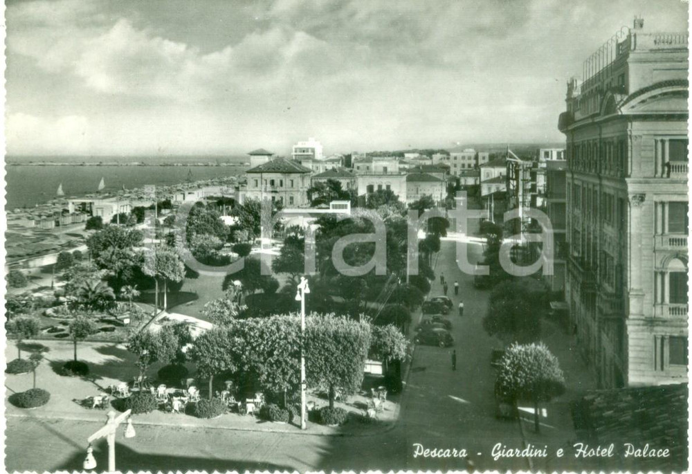 Cartolina originale da collezione 1957 PESCARA Veduta dei giardini e Hotel PALACE Cartolina FG VG 1