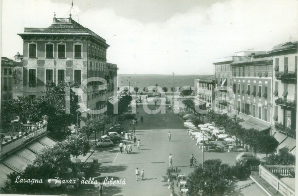 Cartolina originale da collezione 1964 LAVAGNA GE Veduta di Piazza della LIBERTA  Cartolina FG VG 1