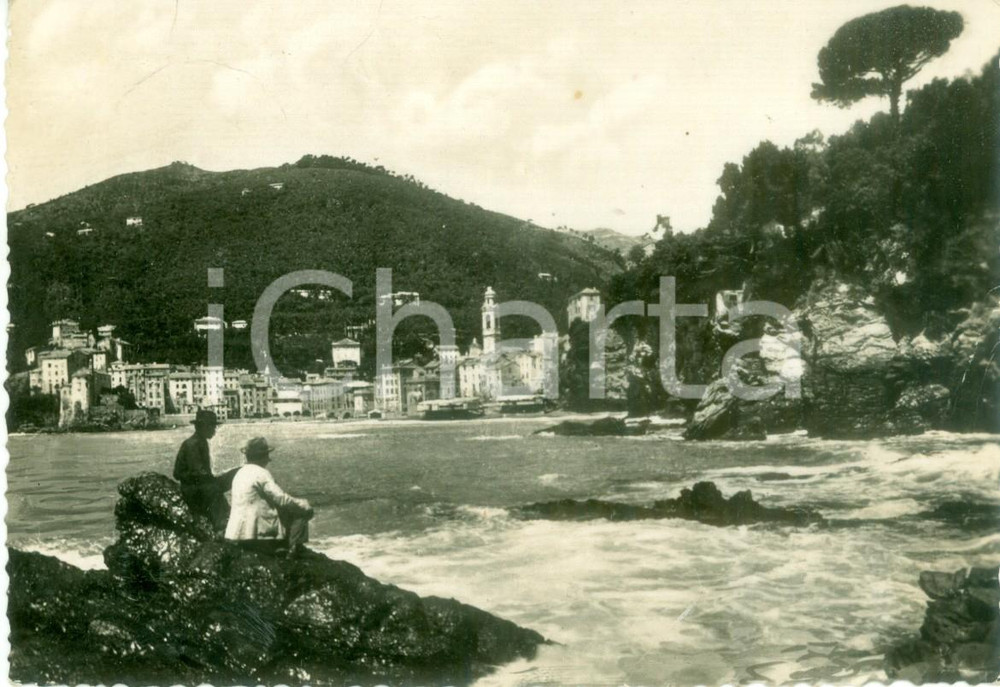 Cartolina originale da collezione 1951 SORI (GE) Turisti sugli scogli guardano il mare *Cartolina FG VG 1