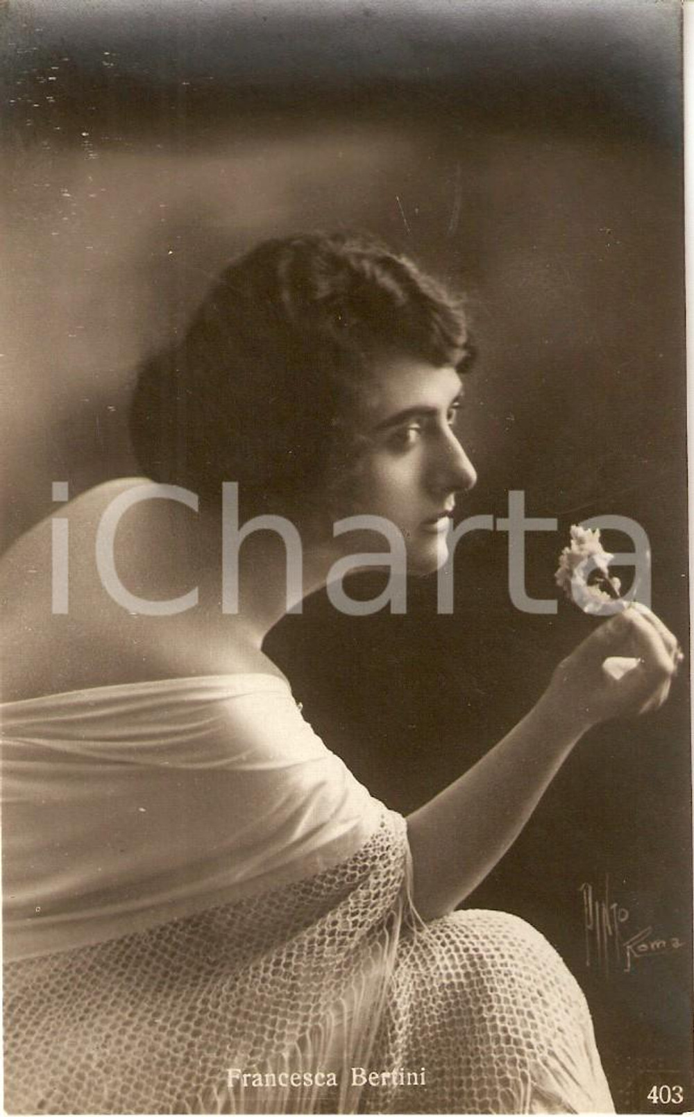 Cartolina originale da collezione 1920 ca CINEMA Attrice Francesca BERTINI annusa fiori *Cartolina FP NV 1