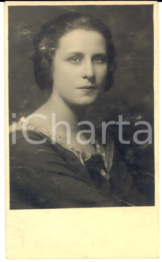 Fotografia d epoca originale 1920 ca MILANO Giovane donna con colletto di pizzo Foto PAGANINI 1