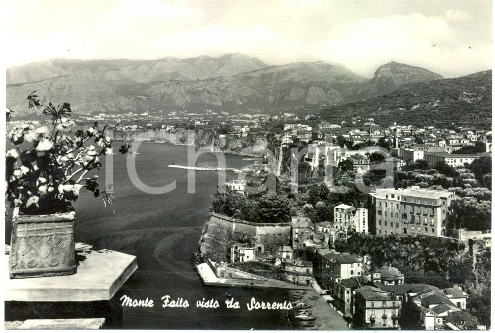 Cartolina originale da collezione 1955 SORRENTO NA Veduta del paese e del Monte FAITO Cartolina FG NV 1