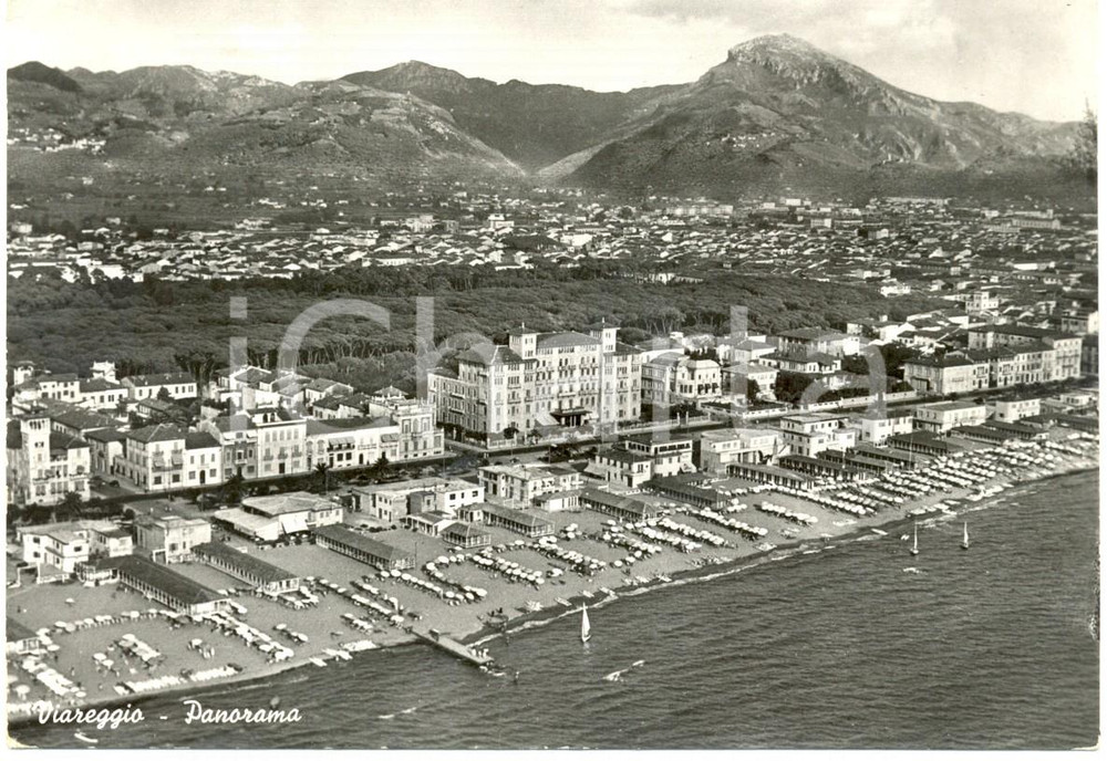 Cartolina originale da collezione 1960 VIAREGGIO (LU) Veduta aerea del paese e del lungomare *Cartolina FG VG 1