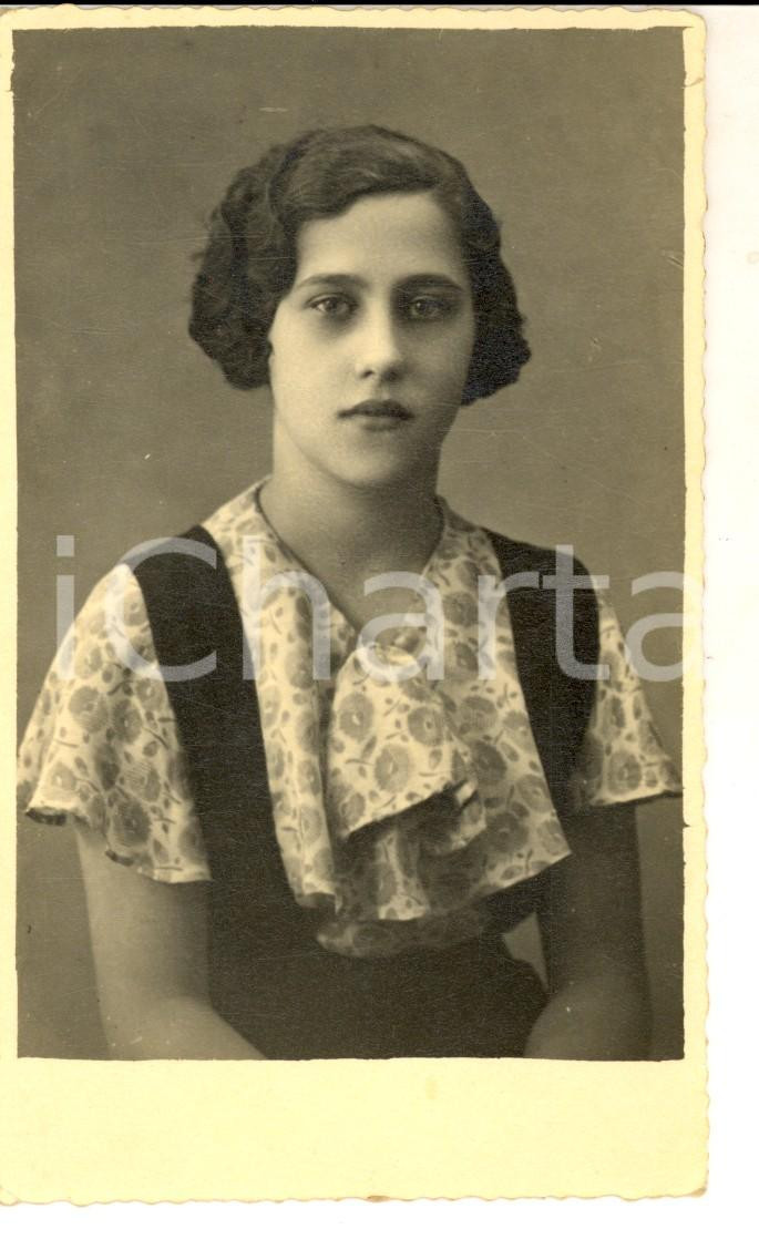 Fotografia d epoca originale 1933 MILANO Ritratto di giovane donna in camicetta Foto cartolina G. BOARIO 1