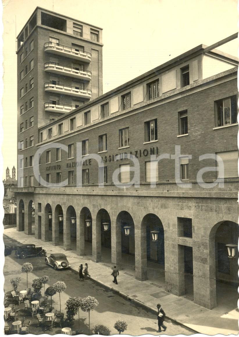 Cartolina originale da collezione 1941 VERCELLI il Palazzo dell ISTITUTO NAZIONALE ASSICURAZIONI ANIMATA FG VG 1
