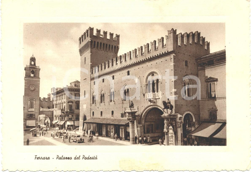Cartolina originale da collezione 1955 ca FERRARA Veduta di lato del Palazzo del PODESTA  Cartolina ANIMATA FG VG 1